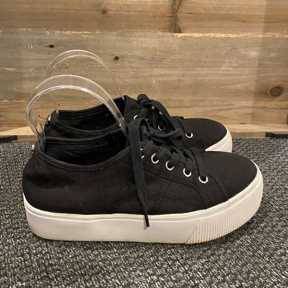 ✅Steve Madden Black platform lace up sneakers